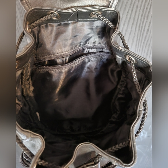 Back pack - Picture 3 of 3